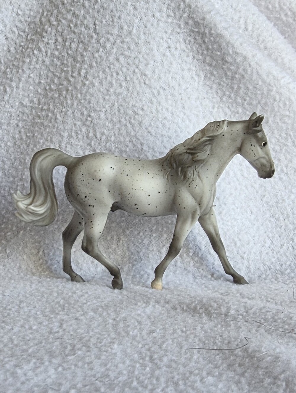 Breyer Stablemate 70th Anniversary Fleabitten Grey 1:32 Scale - Picture 2 of 5